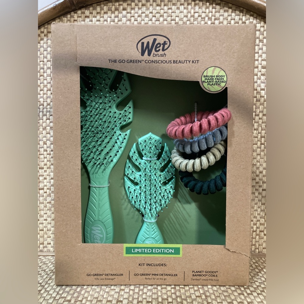 Go Green Detangler Brush and Coil Hair Ties Set